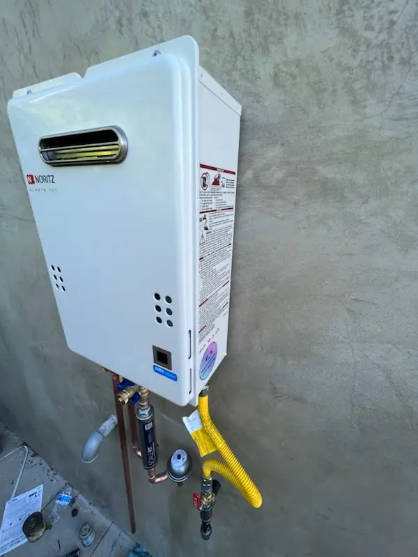 Tankless water heater installation for Hulen Mall homes